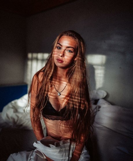 hedwigtr naked model pictures