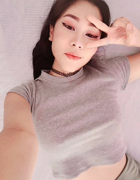 katie ness model top picture