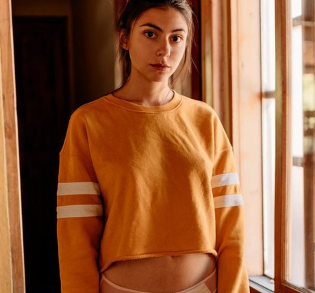 Manuela Velez adult actress pic