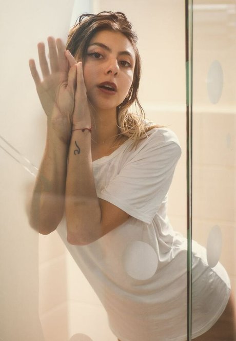 Manuela Velez model art photo