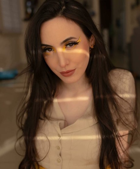 Glory Lamothe model porn pic