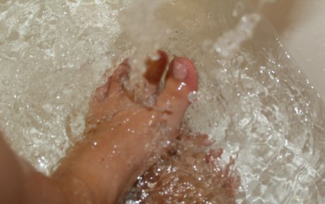 barefoot babe02 star erotic photo