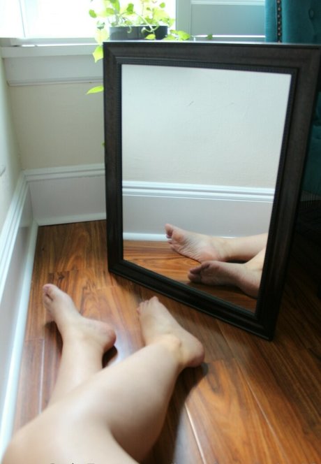 barefoot babe02 art star pics