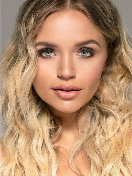 Veronika Dash erotic actress image