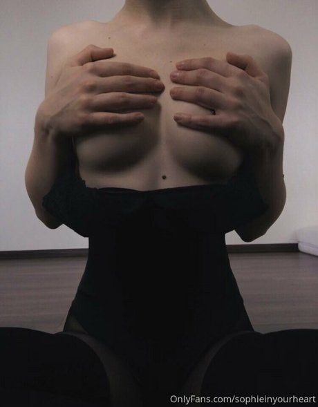 sophieinyourheart star naked images