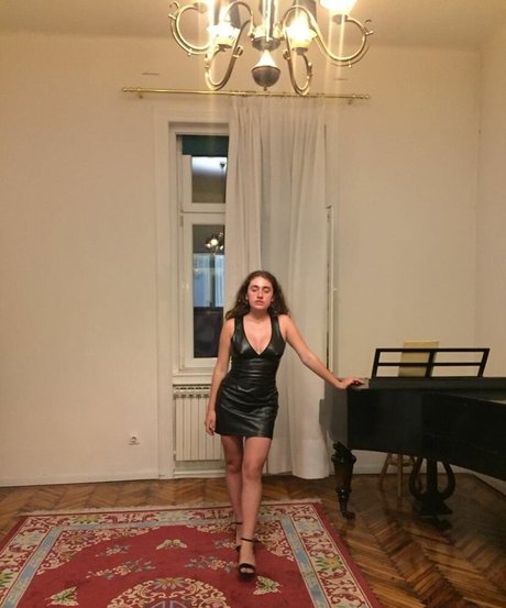 Rachel Sennott perfect model pics