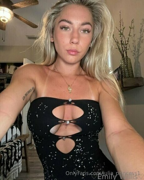 julia princess1 model top pic