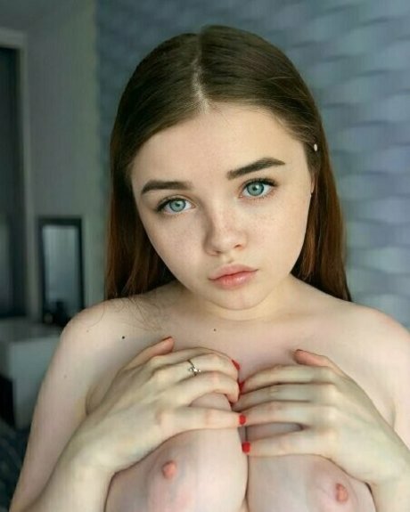 elisenextdoor model sexy pic