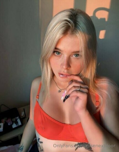 elisenextdoor model nice pictures