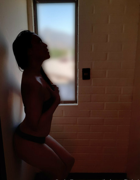 lolaxoficial model nudes picture