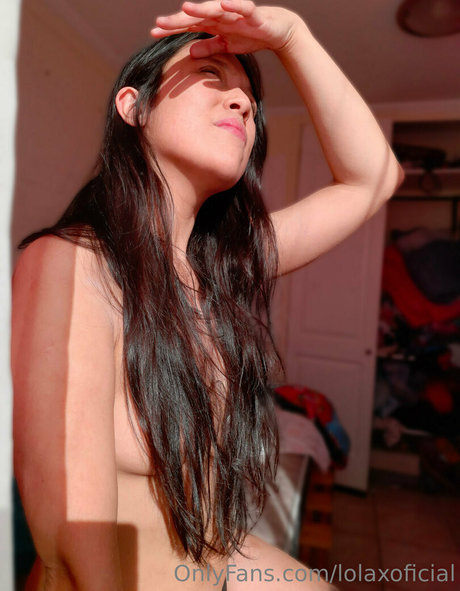 lolaxoficial nude actress image