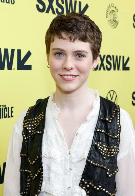 Sophia Lillis star erotic images