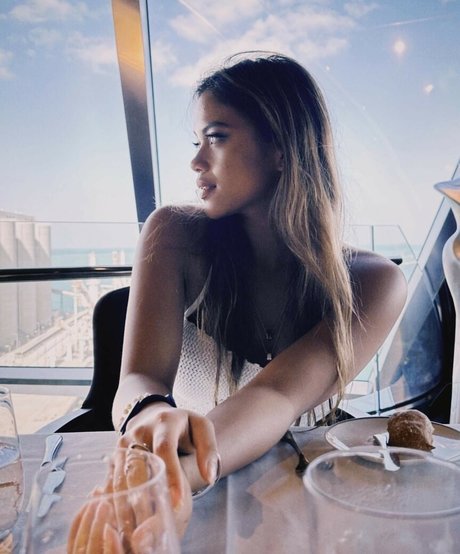 Bianca Bustamante model pretty pic