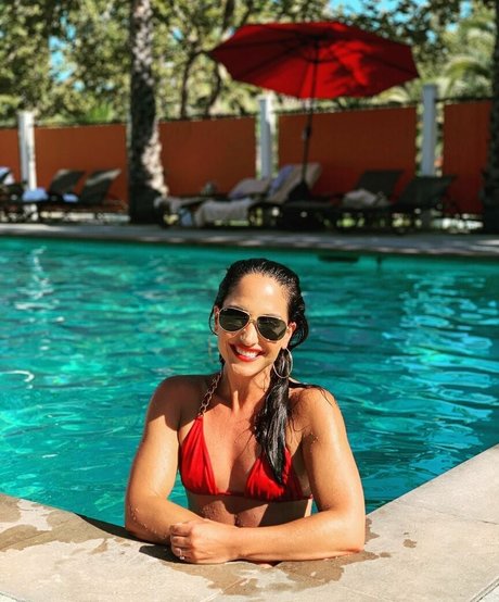 Emily Compagno top model picture