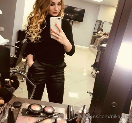 leila hottie free model image