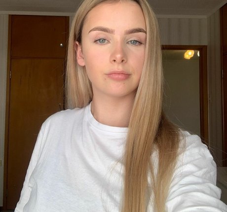 Aluca Jones sexy pornstar image