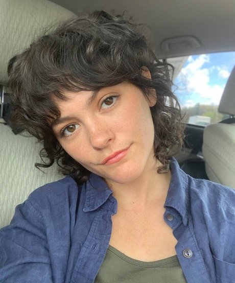 Alex Luciano free actress images