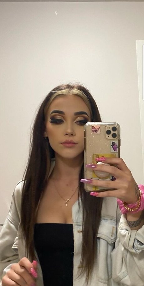 Badgirljayde model perfect gallery