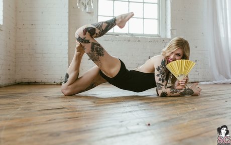 Auric nude star images