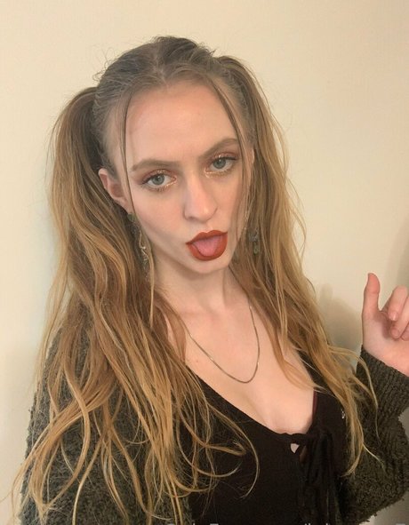 lola costa xxx model picture