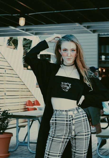 lola costa hot model pictures