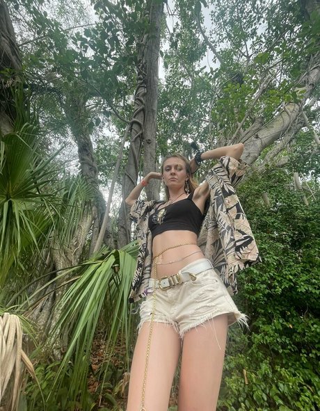 lola costa model perfect img