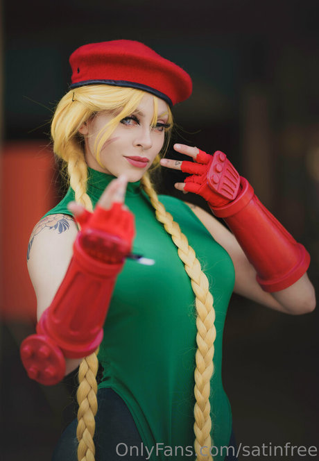 satinfree hot model pic