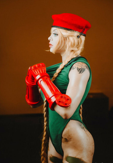 satinfree naked star pic