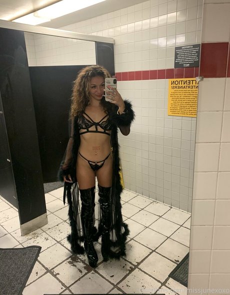 aaliyahcruz00 pornstar hot photo