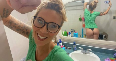 badcandyy xxx pornstar photo