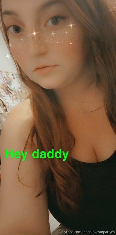 sarahyournaughtygirl69 adult model image