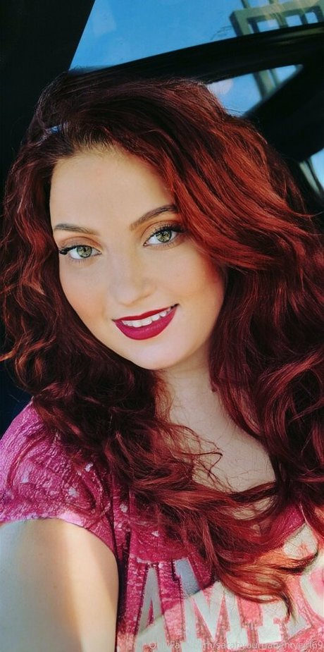 sarahyournaughtygirl69 free model pic