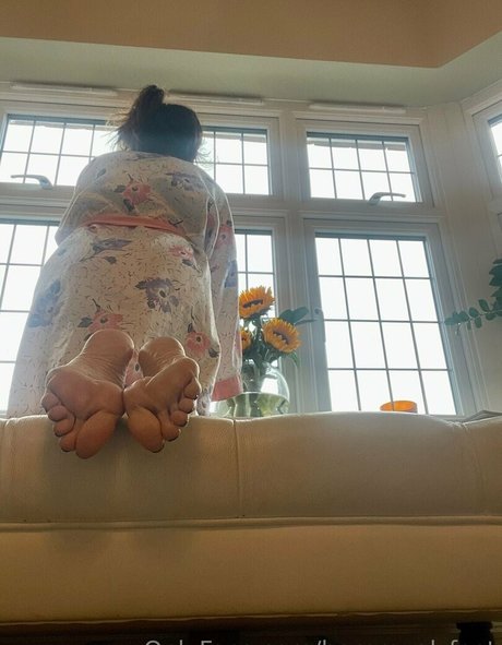 bornroyal feet best actress images