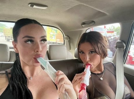 Pollybabbyy nude model archive