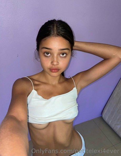 Petitelexi4ever profile pic