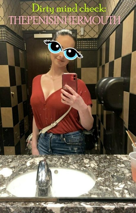 selenasummons star hot image