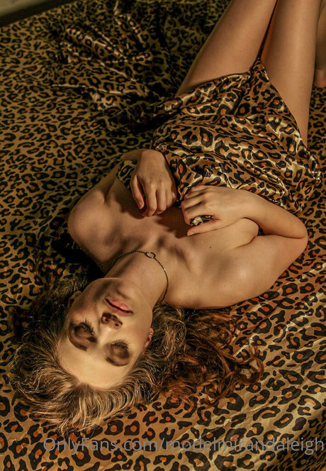 modelmirandaleigh top model img