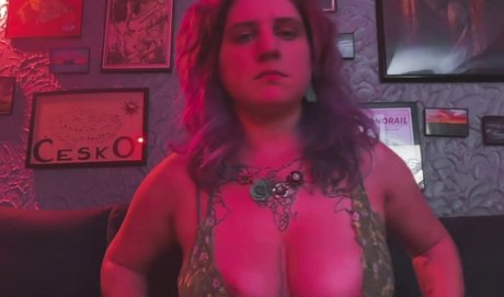 Merfaebaerae naked actress gallery