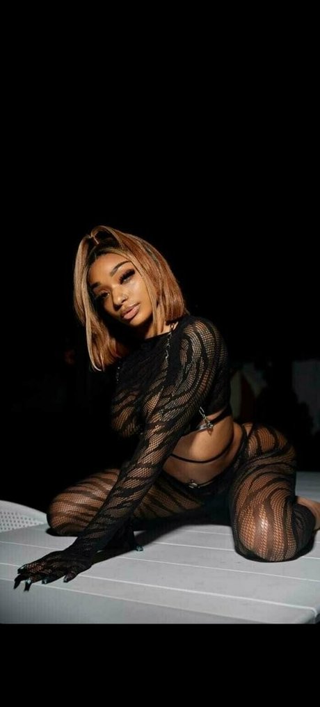 bigmfyellaa pornstar art photos