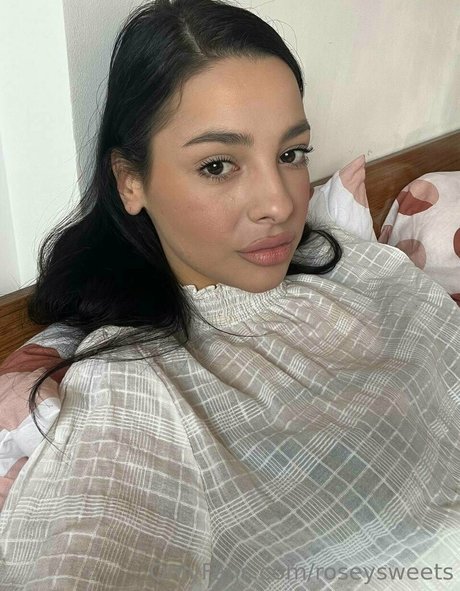 roseysweets model erotic picture