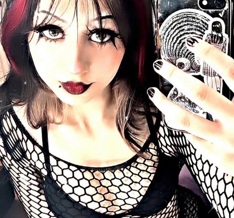 Zirakillz exclusive model photo