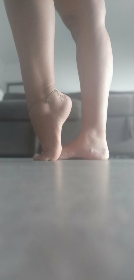 lila974974 erotic model image