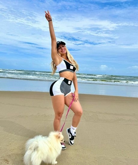 Andressa Karoline beautiful star pictures