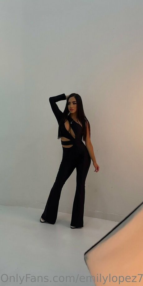 emsexylips naked model picture