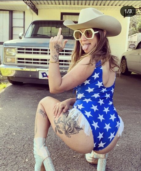 Sierra Ferrell star nudes archive