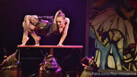 flex missanna nudes pornstar photo