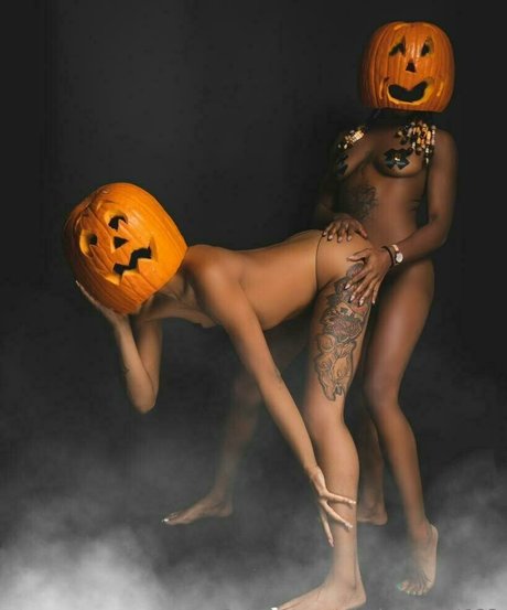 lesbehonest123 nude pornstar picture