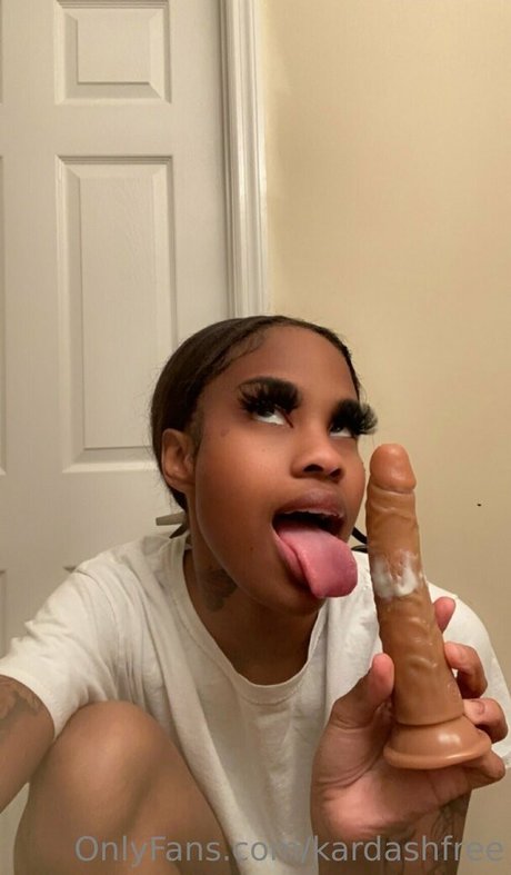 kardashfree naked actress picture