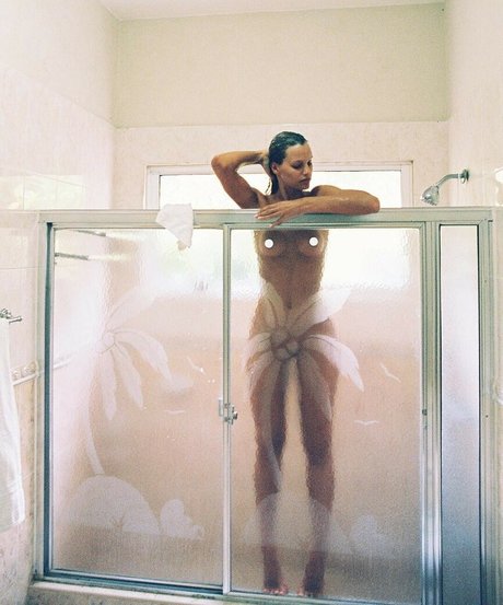 Nibar Madar hot actress gallery