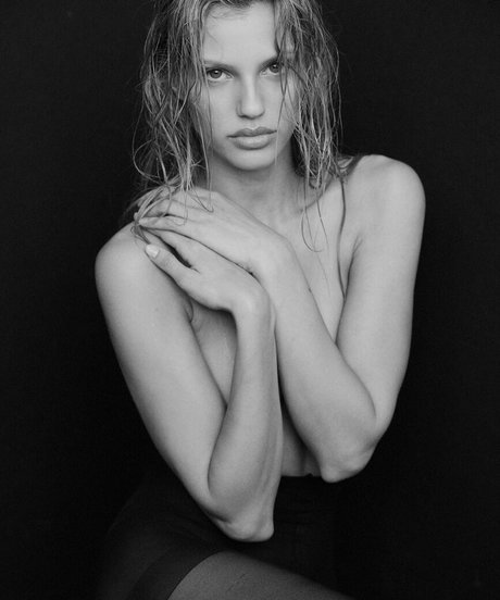 Nibar Madar model exclusive image